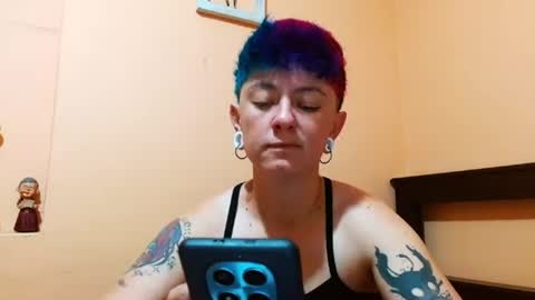 Snapshot of tomboyblue chatting on 06/25/26, 01:37 Blue online show from 06/25/26, 01:37