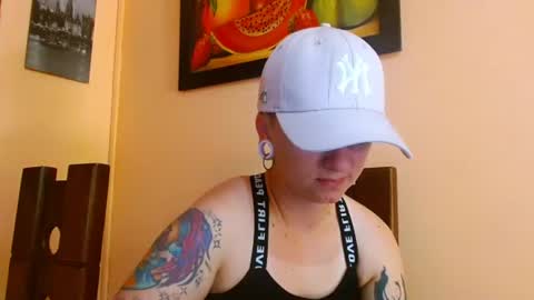 Snapshot of tomboyblue chatting on 07/10/26, 04:20 Blue online show from 07/10/26, 04:20