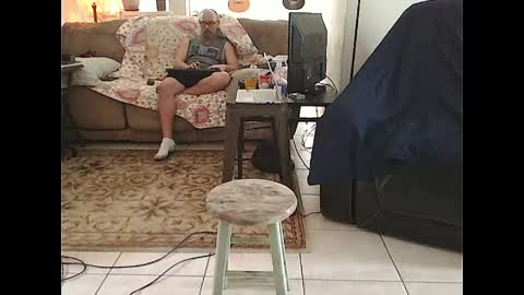 Snapshot of tomcatsawyer chatting on 04/06/26, 05:25 sirmuggsalot online show from 04/06/26, 05:25