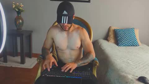 Snapshot of tomdavisxl chatting on 02/23/26, 05:21 tomDavisXl online show from 02/23/26, 05:21