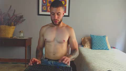 Snapshot of tomdavisxl chatting on 03/12/26, 03:40 tomDavisXl online show from 03/12/26, 03:40