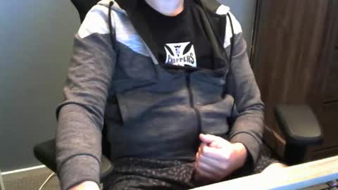 tomin3m online show from 10/19/25, 07:58