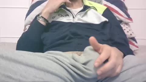 Snapshot of tommaso9046 chatting on 01/27/25, 05:37 tommaso9046 online show from 01/27/25, 05:37