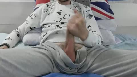 Snapshot of tommaso9046 chatting on 10/31/25, 05:25 tommaso9046 online show from 10/31/25, 05:25