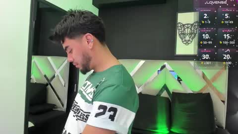 Snapshot of tommidubois1 chatting on 01/18/25, 12:35 tommidubois1 online show from 01/18/25, 12:35