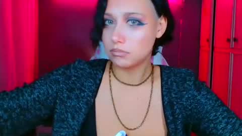 Snapshot of tommioo7 chatting on 10/18/25, 05:35 Galadriel online show from 10/18/25, 05:35