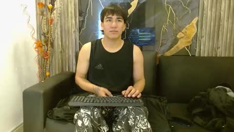 Snapshot of tommy160920 chatting on 11/14/25, 02:16 tommy160920 online show from 11/14/25, 02:16