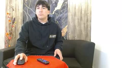 Snapshot of tommy160920 chatting on 11/17/25, 12:55 tommy160920 online show from 11/17/25, 12:55