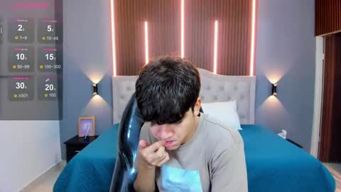 Tommy  online show from 09/24/25, 03:32