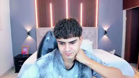 Snapshot of tommy18__ chatting on 06/18/26, 03:40 Tommy online show from 06/18/26, 03:40