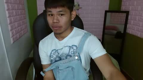 Snapshot of tommy_cherry chatting on 09/14/25, 03:44 Tommy online show from 09/14/25, 03:44