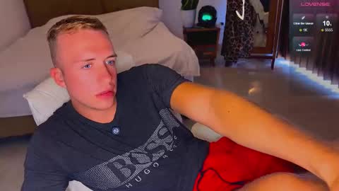 Snapshot of tommy_cumfinger chatting on 11/24/25, 02:55 Tommy online show from 11/24/25, 02:55