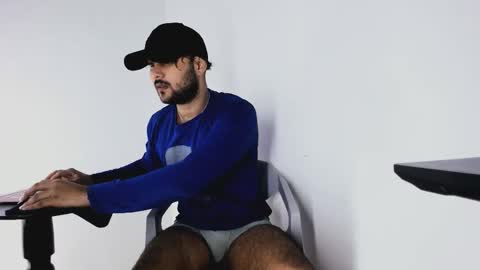 Snapshot of tommy_sccott chatting on 10/28/25, 12:03 tommy_sccott online show from 10/28/25, 12:03