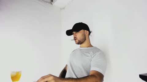 Snapshot of tommy_sccott chatting on 10/30/25, 10:54 tommy_sccott online show from 10/30/25, 10:54