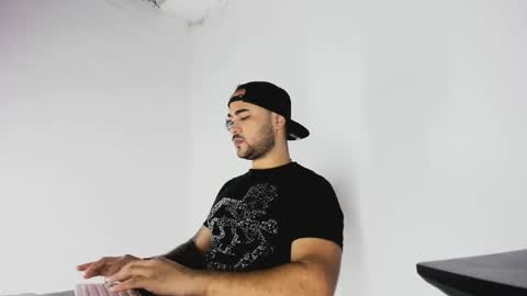 Snapshot of tommy_sccott chatting on 11/02/25, 10:12 tommy_sccott online show from 11/02/25, 10:12