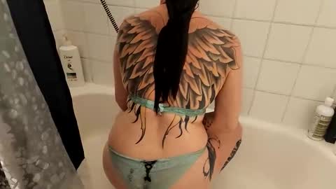 tommybones4l93 online show from 11/28/25, 12:35