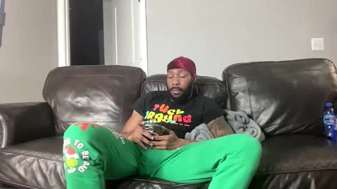 Snapshot of tommydabody chatting on 12/15/25, 07:23 tommydabody online show from 12/15/25, 07:23