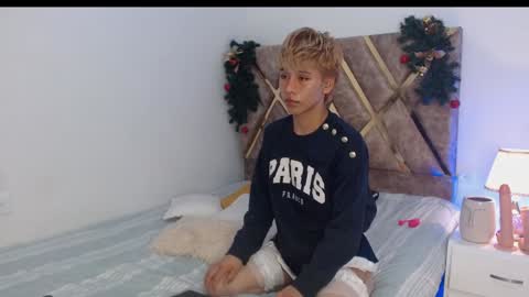 Snapshot of tommyfoxboy chatting on 12/24/24, 02:22 Tommy Foxboy online show from 12/24/24, 02:22