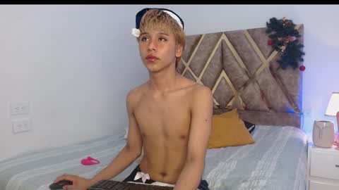 Snapshot of tommyfoxboy chatting on 12/24/24, 05:23 Tommy Foxboy online show from 12/24/24, 05:23