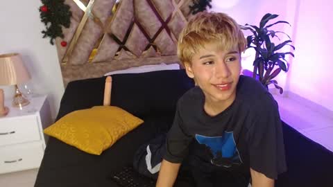 Snapshot of tommyfoxboy chatting on 12/27/24, 04:15 Tommy Foxboy online show from 12/27/24, 04:15