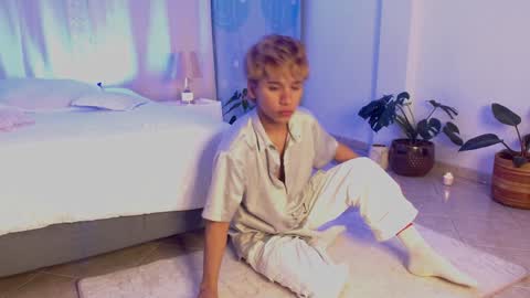 Snapshot of tommyfoxboy chatting on 12/30/24, 01:14 Tommy Foxboy online show from 12/30/24, 01:14