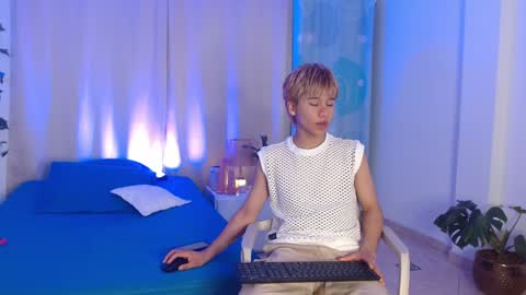 Snapshot of tommyfoxboy chatting on 01/04/25, 01:10 Tommy Foxboy online show from 01/04/25, 01:10