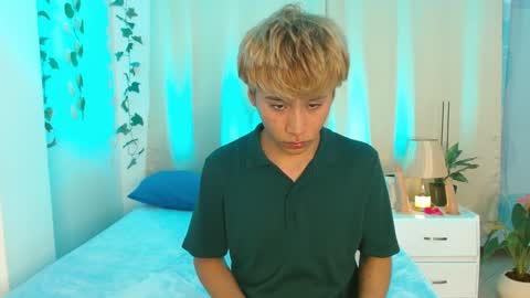 Snapshot of tommyfoxboy chatting on 01/05/25, 04:48 Tommy Foxboy online show from 01/05/25, 04:48