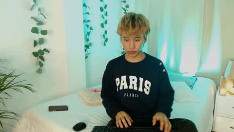 Snapshot of tommyfoxboy chatting on 01/09/25, 12:41 Tommy Foxboy online show from 01/09/25, 12:41