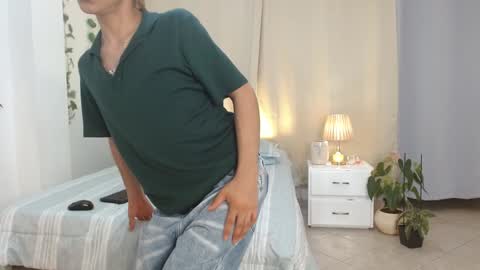 Snapshot of tommyfoxboy chatting on 01/29/25, 04:08 Tommy Foxboy online show from 01/29/25, 04:08