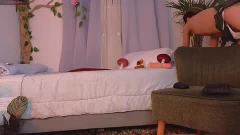 Snapshot of tommyfoxboy chatting on 10/07/25, 01:03 Tommy Foxboy online show from 10/07/25, 01:03