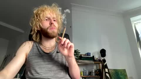 Snapshot of tommyg6420 chatting on 09/24/25, 03:48 First Show ever 3 online show from 09/24/25, 03:48