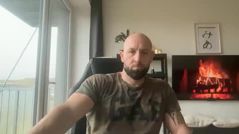 Snapshot of tommyx01 chatting on 10/25/25, 07:16 Thomas Fit online show from 10/25/25, 07:16