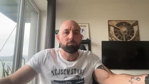 Snapshot of tommyx01 chatting on 11/10/25, 10:03 Thomas Fit online show from 11/10/25, 10:03