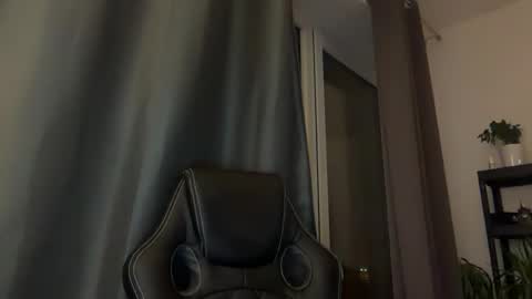 Snapshot of tommyx01 chatting on 11/24/25, 10:53 Thomas Fit online show from 11/24/25, 10:53