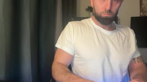 Snapshot of tommyx01 chatting on 11/26/25, 03:40 Thomas Fit online show from 11/26/25, 03:40