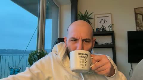 Snapshot of tommyx01 chatting on 12/17/25, 07:03 Thomas Fit online show from 12/17/25, 07:03