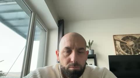 Snapshot of tommyx01 chatting on 01/08/26, 07:43 Thomas Fit online show from 01/08/26, 07:43