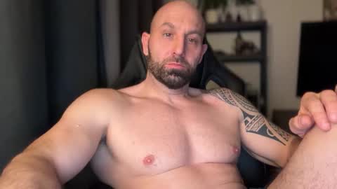 Snapshot of tommyx01 chatting on 03/11/26, 09:54 Thomas Fit online show from 03/11/26, 09:54