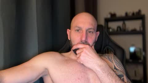 Snapshot of tommyx01 chatting on 04/04/26, 10:07 Thomas Fit online show from 04/04/26, 10:07