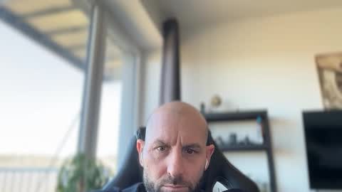 Snapshot of tommyx01 chatting on 04/08/26, 10:04 Thomas Fit online show from 04/08/26, 10:04