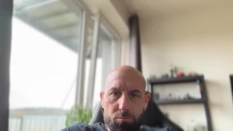 Snapshot of tommyx01 chatting on 04/14/26, 12:00 Thomas Fit online show from 04/14/26, 12:00