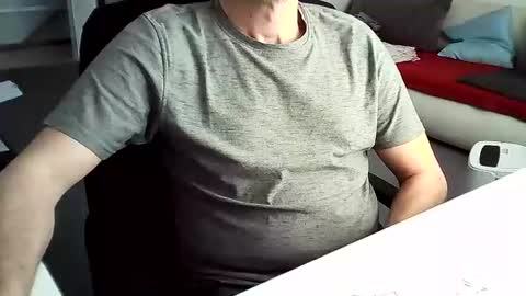 Snapshot of tomtom02029 chatting on 12/16/24, 11:44 Tom online show from 12/16/24, 11:44