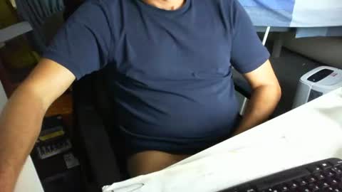 Snapshot of tomtom02029 chatting on 10/27/25, 01:37 Tom online show from 10/27/25, 01:37