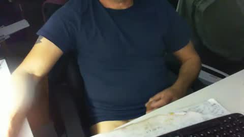 Snapshot of tomtom02029 chatting on 11/15/25, 03:52 Tom online show from 11/15/25, 03:52