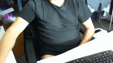 Snapshot of tomtom02029 chatting on 11/18/25, 09:36 Tom online show from 11/18/25, 09:36