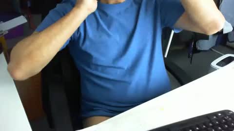 Snapshot of tomtom02029 chatting on 11/20/25, 11:21 Tom online show from 11/20/25, 11:21