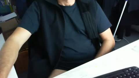 Snapshot of tomtom02029 chatting on 11/24/25, 10:04 Tom online show from 11/24/25, 10:04