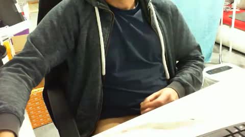 Snapshot of tomtom02029 chatting on 12/16/25, 02:44 Tom online show from 12/16/25, 02:44