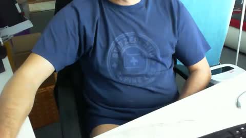 Snapshot of tomtom02029 chatting on 12/20/25, 01:07 Tom online show from 12/20/25, 01:07