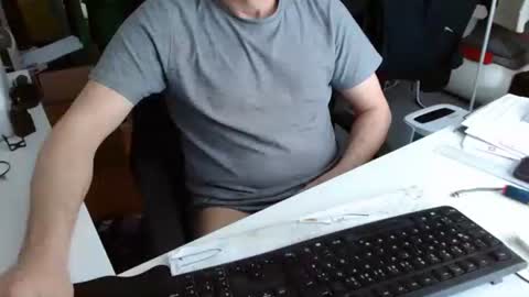 Snapshot of tomtom02029 chatting on 03/02/26, 01:51 Tom online show from 03/02/26, 01:51